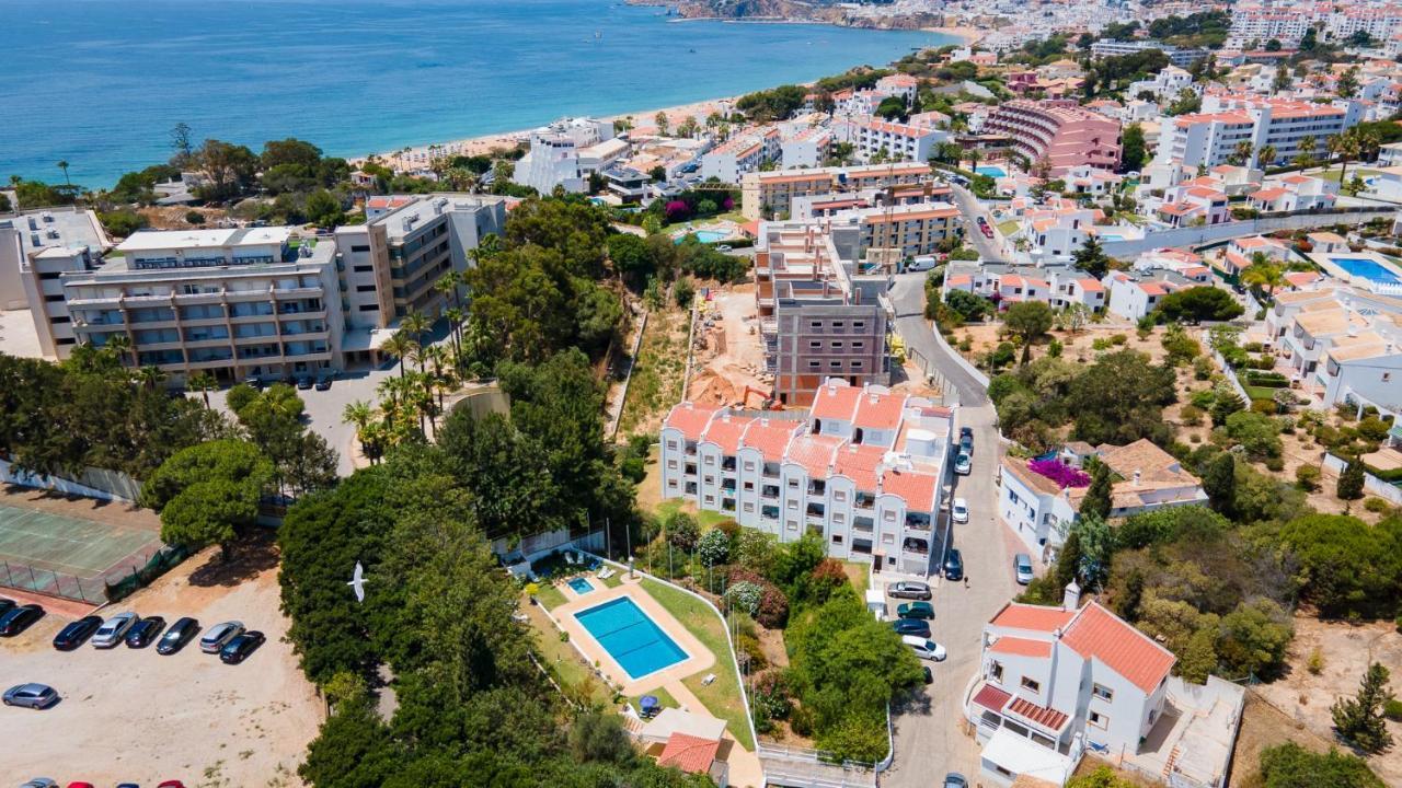 Charming Beachside Apartment W/ Pool By Lovelystay Albufeira Eksteriør bilde