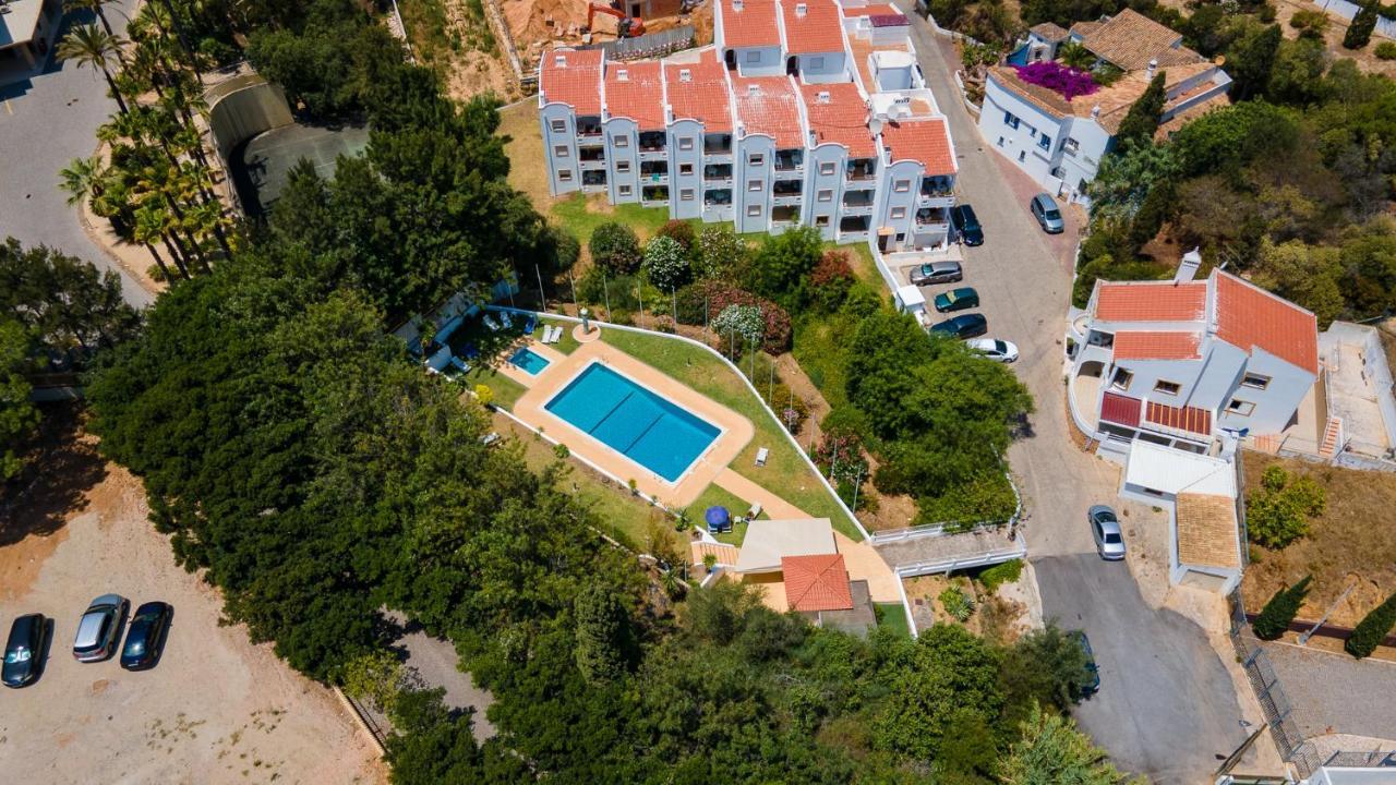 Charming Beachside Apartment W/ Pool By Lovelystay Albufeira Eksteriør bilde